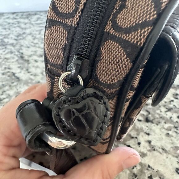 Brighton Crossbody‎ Womens Heart Canvas Leather Crossbody Brown Black - Picture 7 of 16